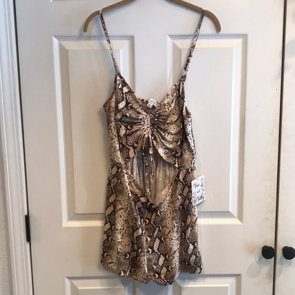 Vine & Valley brand size L one piece sleeveless shorts romper- NWT